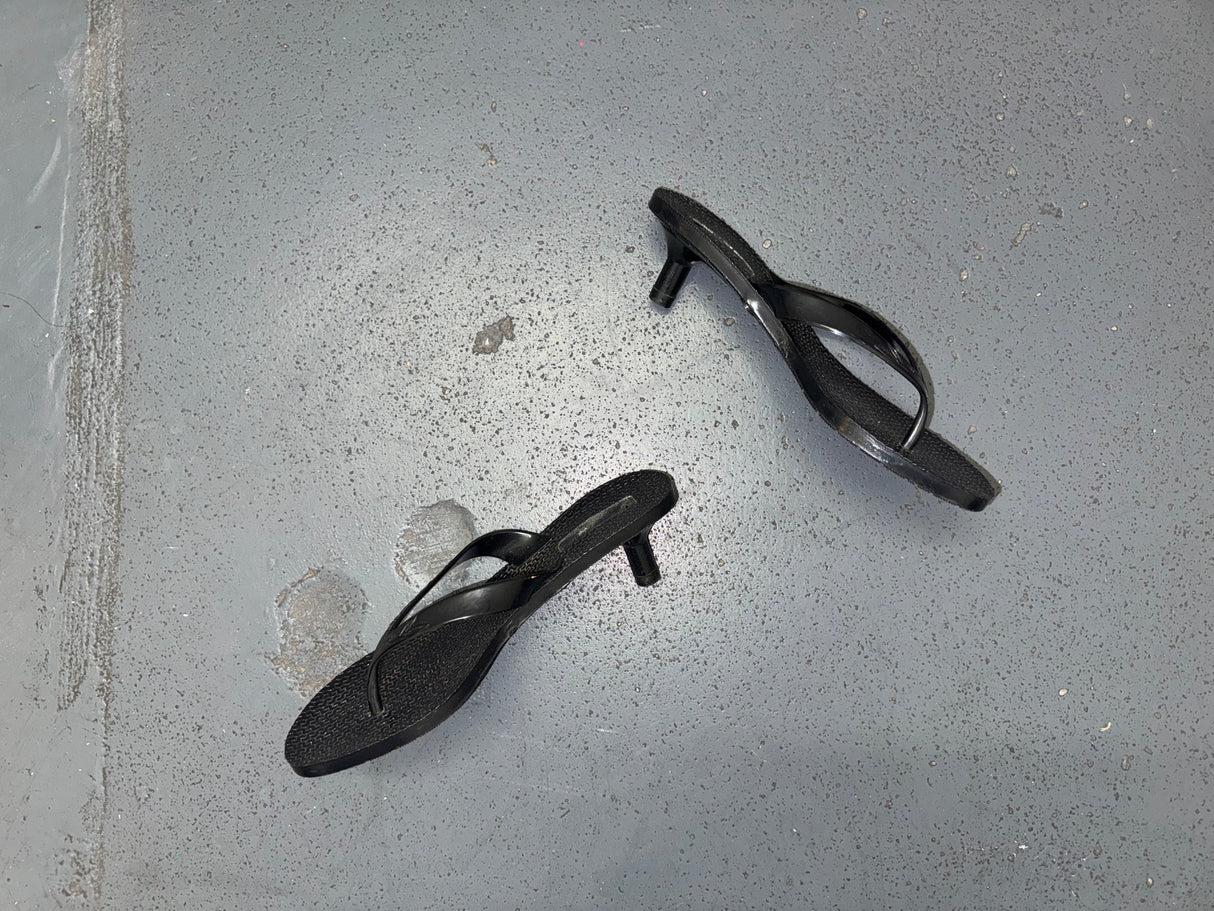 Black Kitten Thong Heels Sz US 5.5