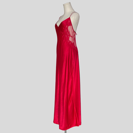 Backless silky gown and mesh robe set in red
