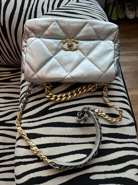 Chanel 22 Metallic Quilted Leather Shoulder Bag