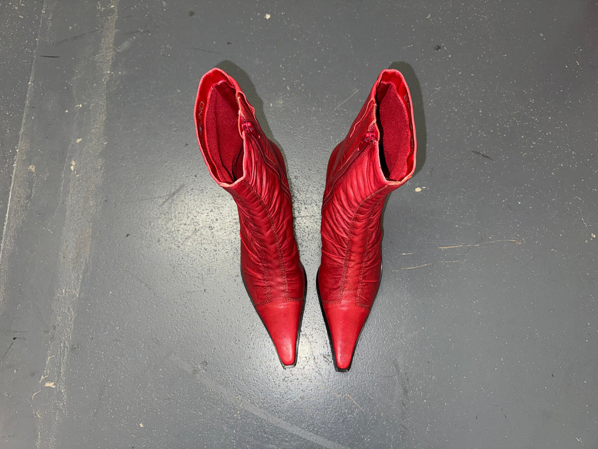 BANDOLINO Red Ruched Leather Pointed Toe Ankle Boot Sz US 8