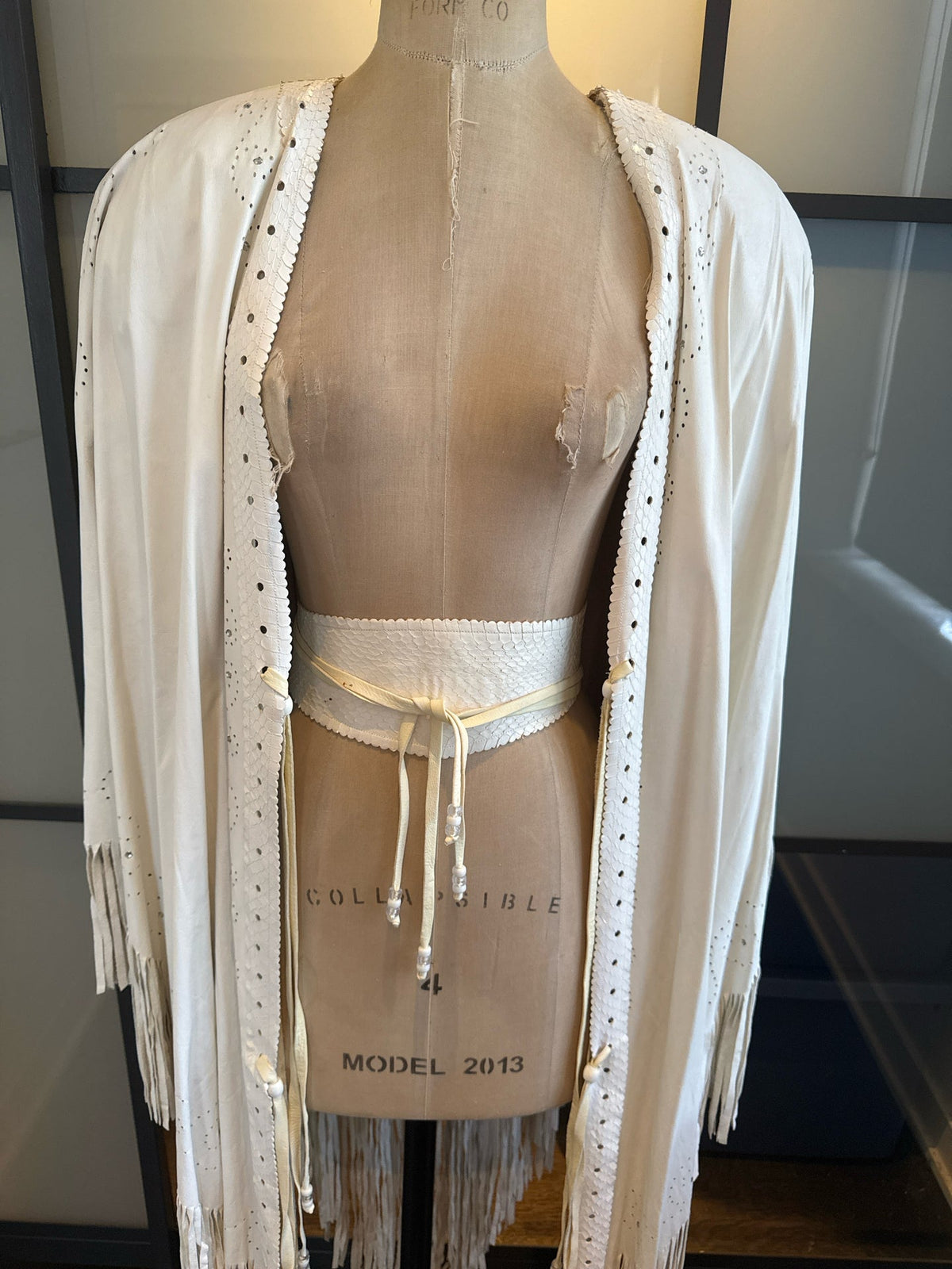 Lillie Rubin Size 0/S White Leather Fringe Cape w/Belt