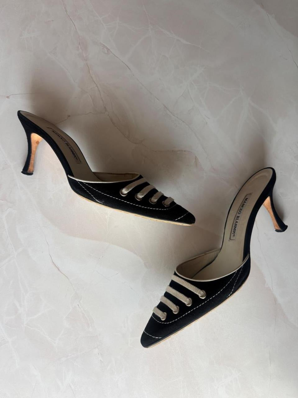 Manolo Blahnik EU 38 Black Suede Lace Up Pointed Toe Kitten Heel Mule