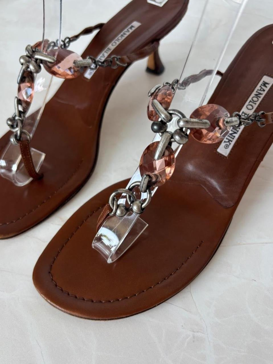 Manolo Blahnik EU 38 Chocolate Brown Leather Thong Sandal Kitten Heel