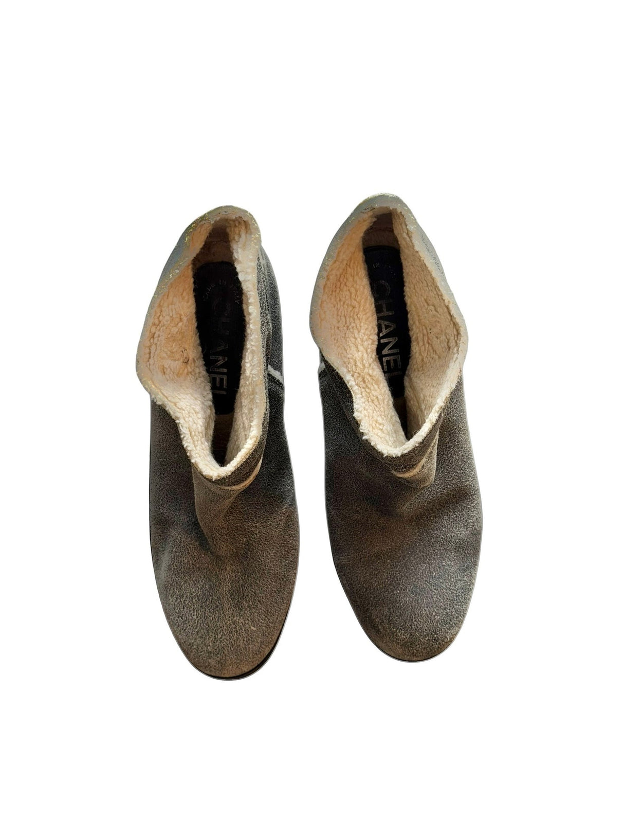 Chanel grey distressed suede and shearling boots (37)