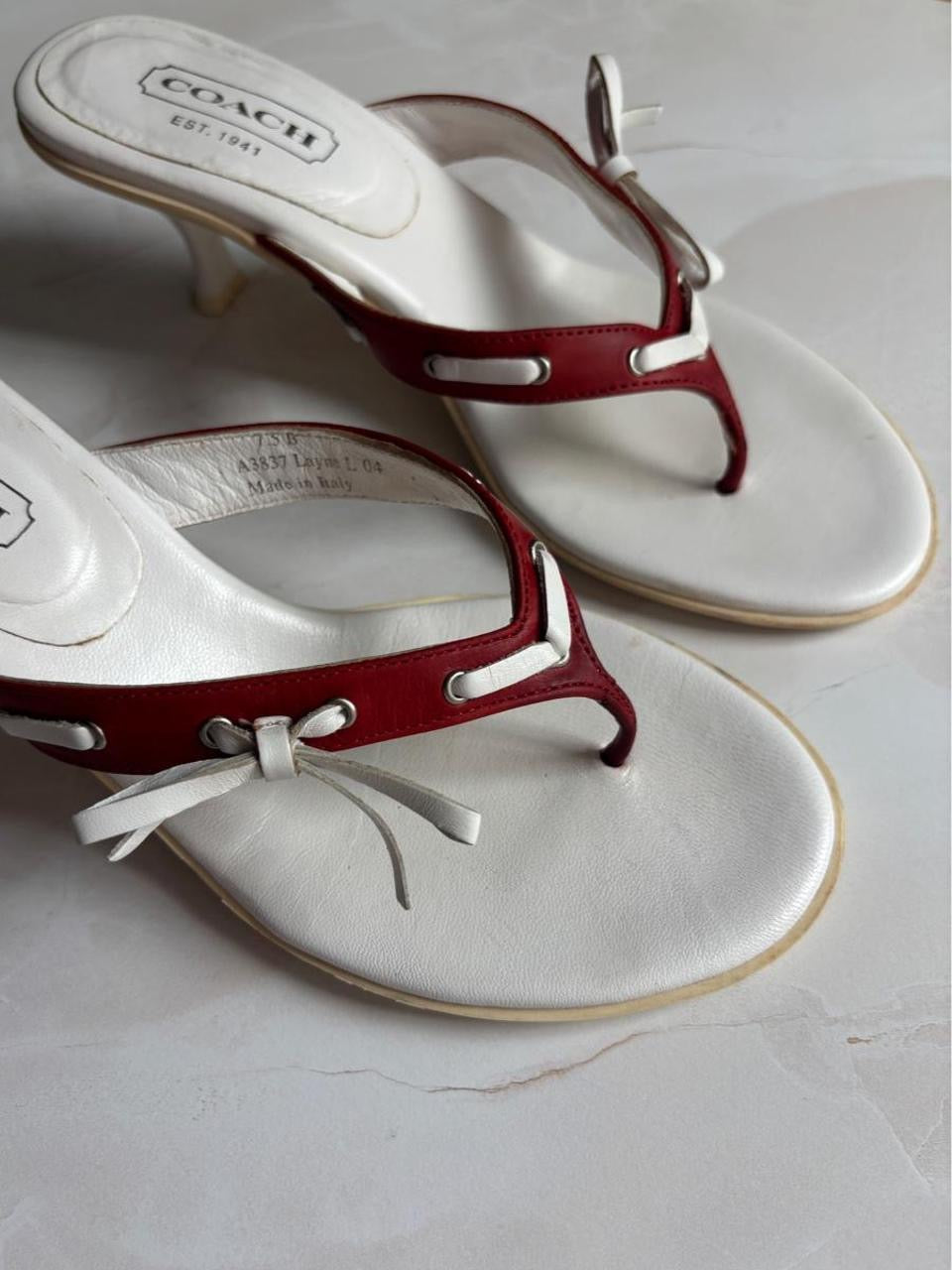 Coach US 7.5 White Leather Red Thong Sandal