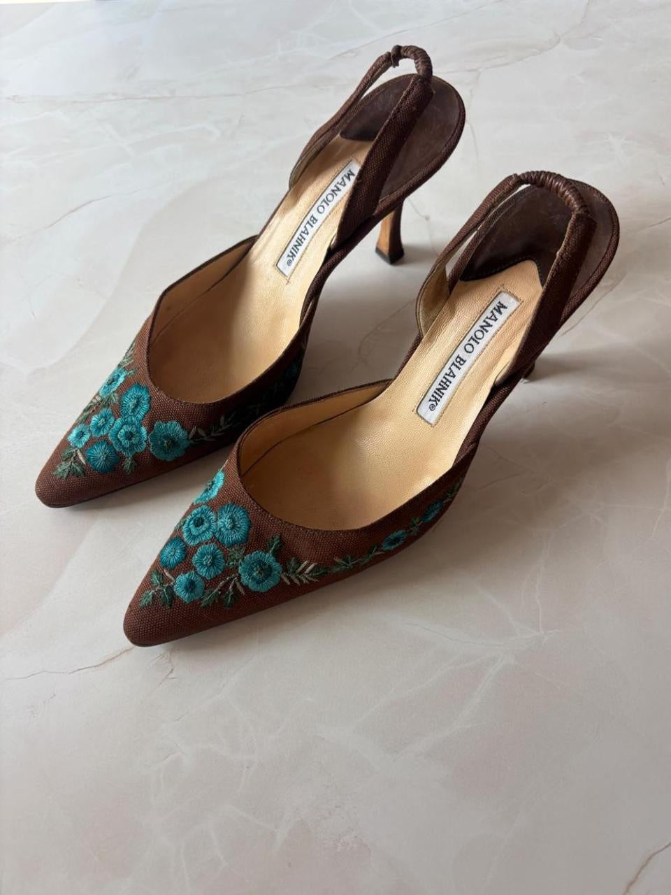 Manolo Blahnik EU 37.5 Brown Floral Embroidered Pointed Toe Slingback