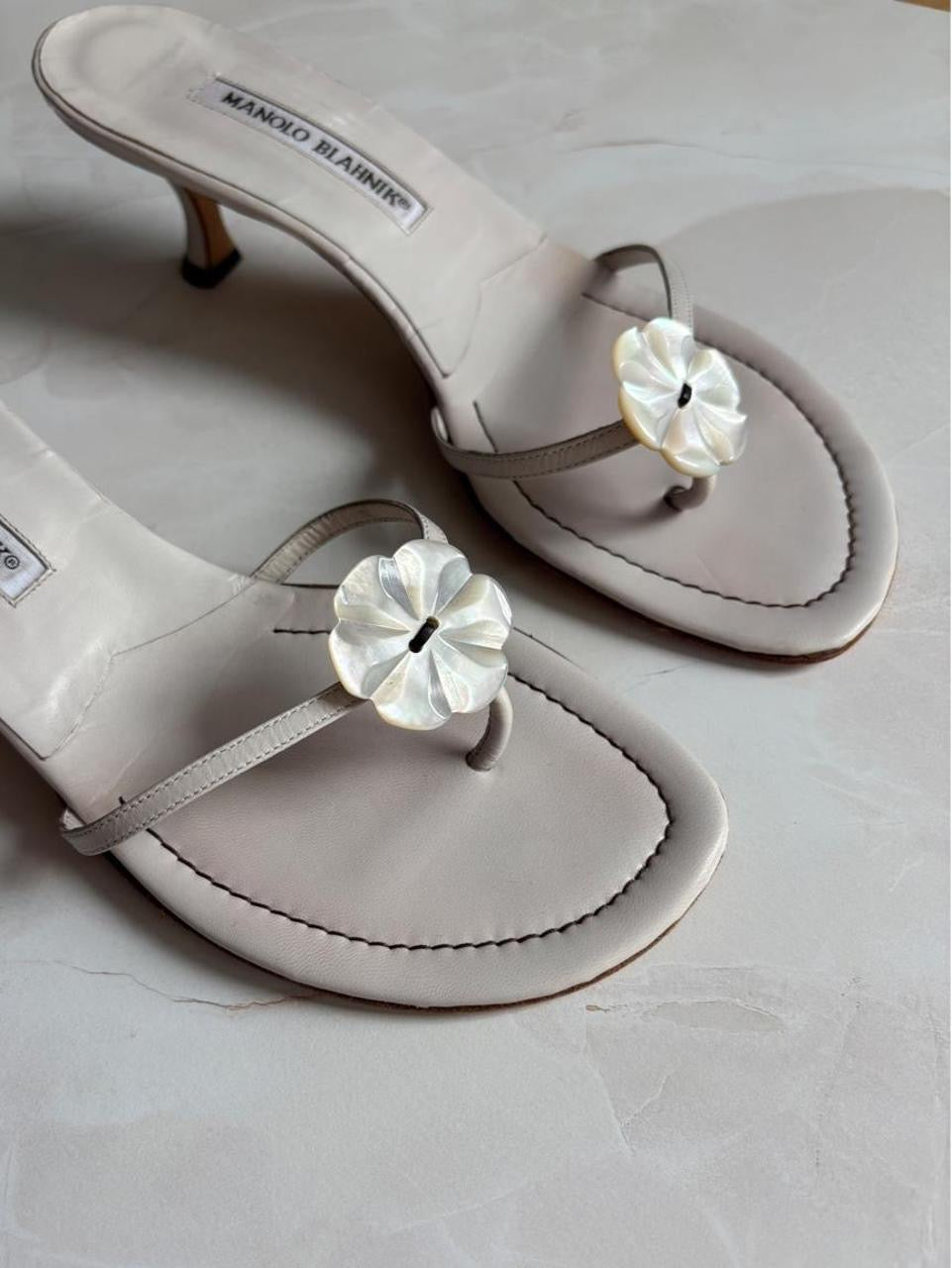 Manolo Blahnik EU 38.5 Ivory Leather Thong Sandal