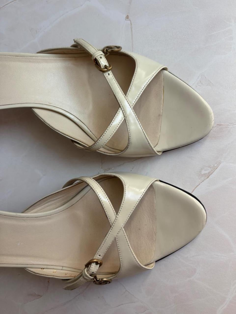 Gucci US 8 Ivory Leather Sandal