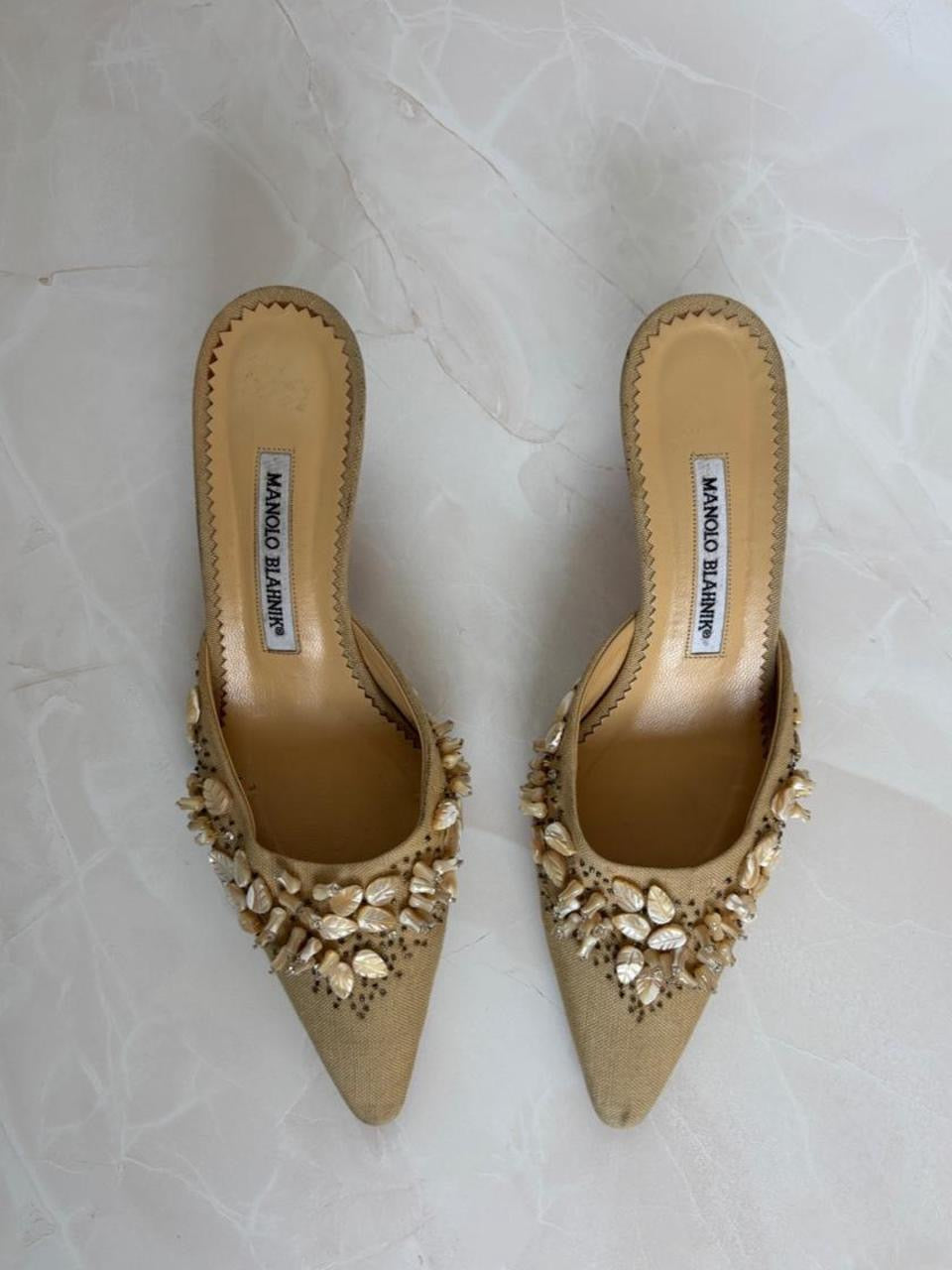Manolo Blahnik EU 38 Tan Linen Canvas Pointed Toe Kitten Heel Mule