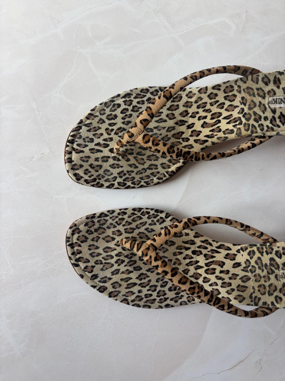 Manolo Blahnik EU 41 Leopard Print Suede Thong Kitten Heel Sandal