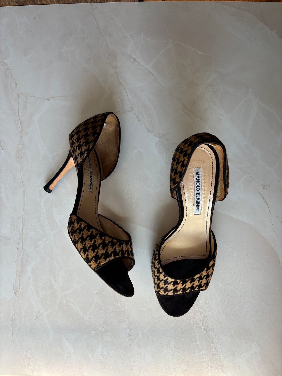 Manolo Blahnik EU 38.5 Tan and Black Houndstooth Calf Hair D'Orsay Pump