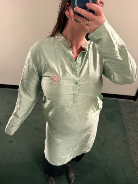 Mint silk tunic with pink flowers - TUV #256789