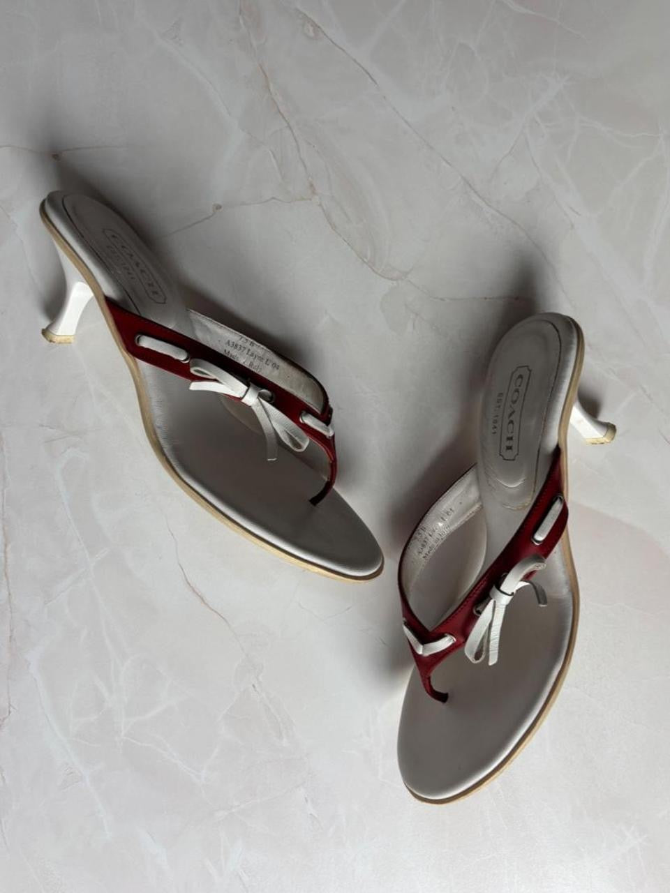 Coach US 7.5 White Leather Red Thong Sandal