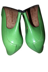 Manolo Blahnik green leather pumps (37)