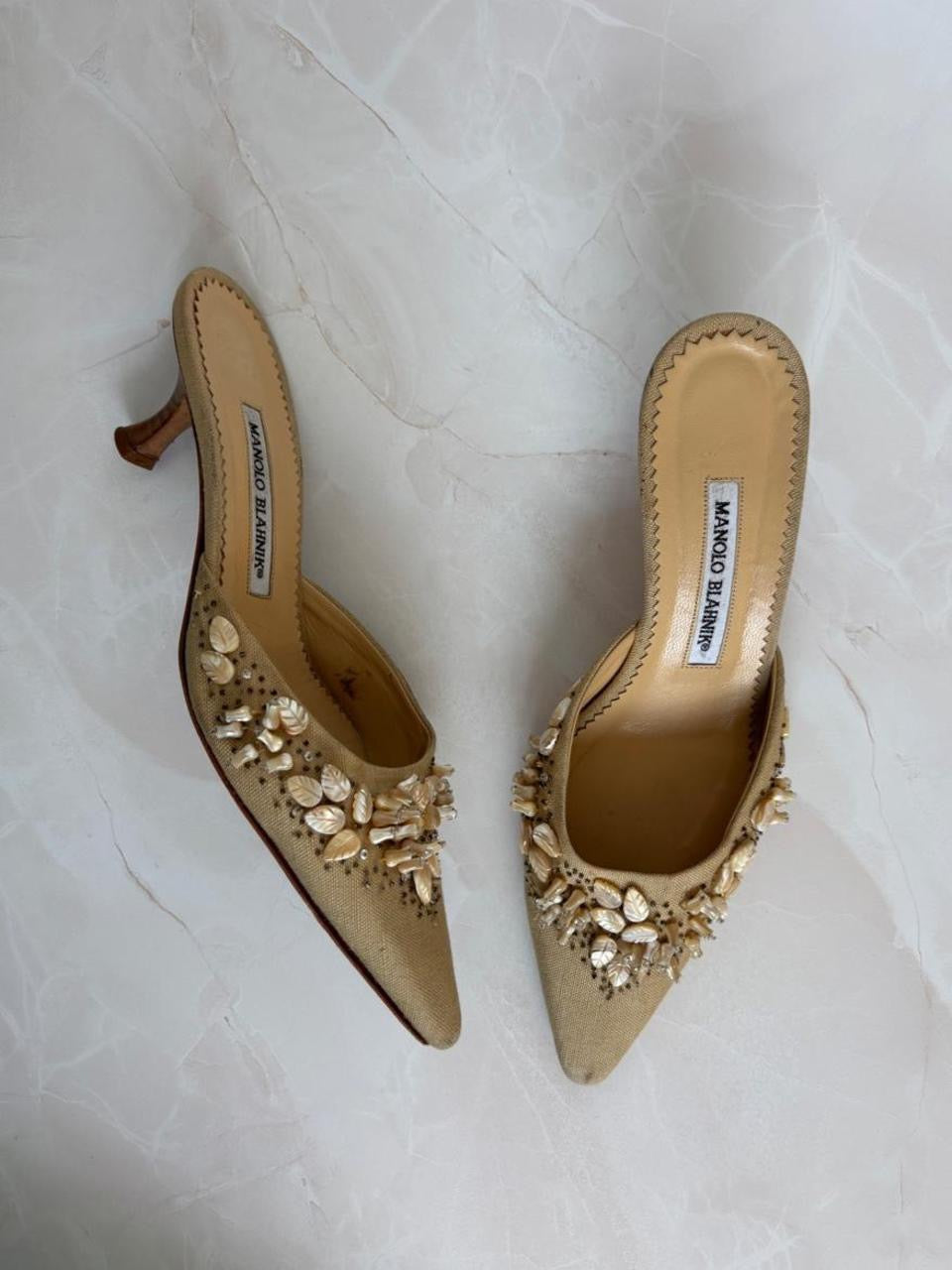 Manolo Blahnik EU 38 Tan Linen Canvas Pointed Toe Kitten Heel Mule