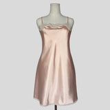 Scalloped lace trim alip