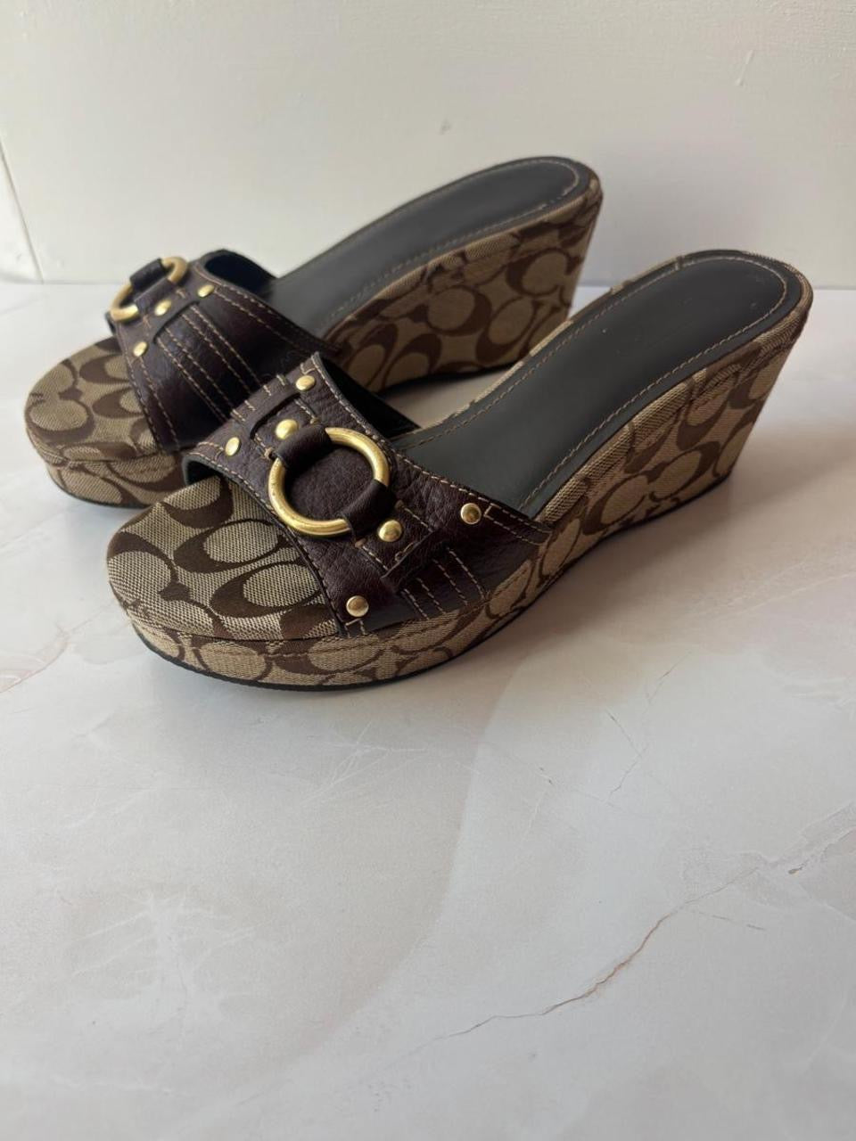 Coach US 8.5 Tan/brown Monogram Canvas Open Toe Wedge Mule