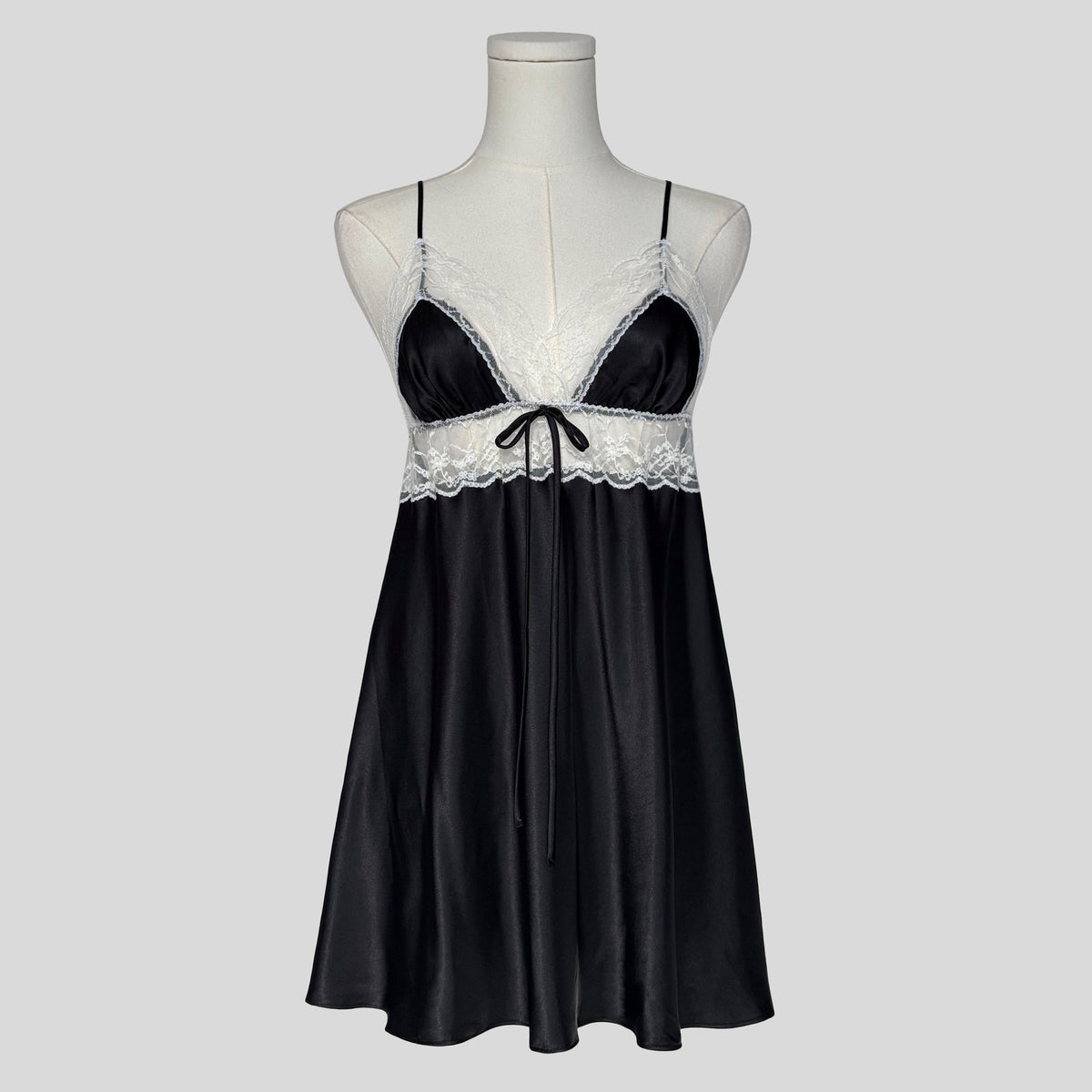Sweetheart silky lace trim slip in black