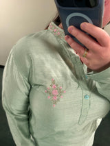 Mint silk tunic with pink flowers - TUV #256789