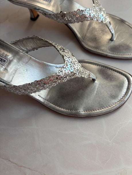 Manolo Blahnik EU 37.5 Silver Leather Thong Sandal