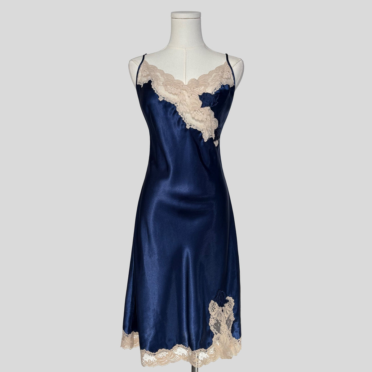 Silky floral appliqué lace trim slip
