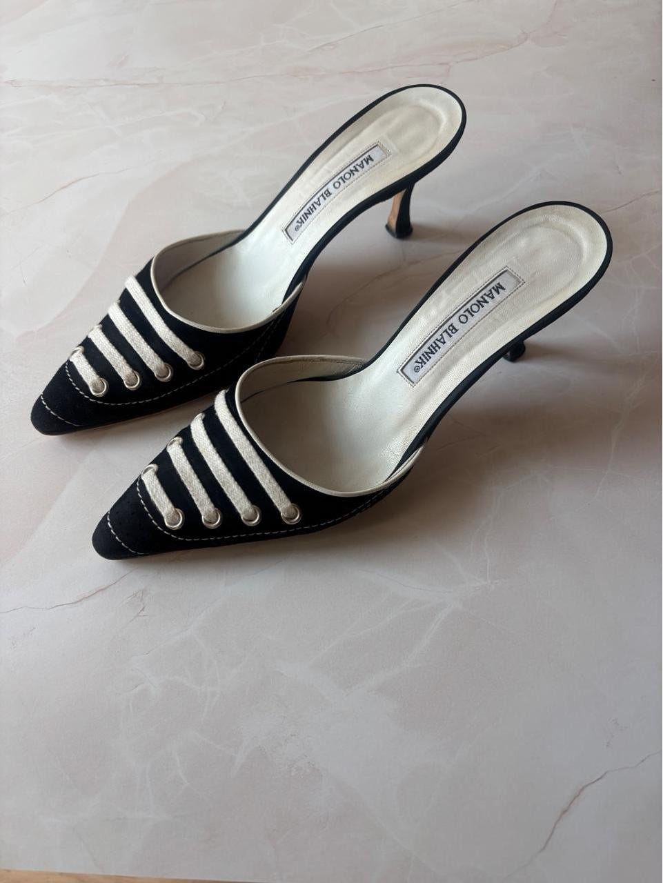 Manolo Blahnik EU 38 Black Suede Lace Up Pointed Toe Kitten Heel Mule