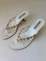 Manolo Blahnik EU 36 White Leather Floral Thong Kitten Heel Sandal