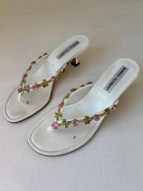 Manolo Blahnik EU 36 White Leather Floral Thong Kitten Heel Sandal