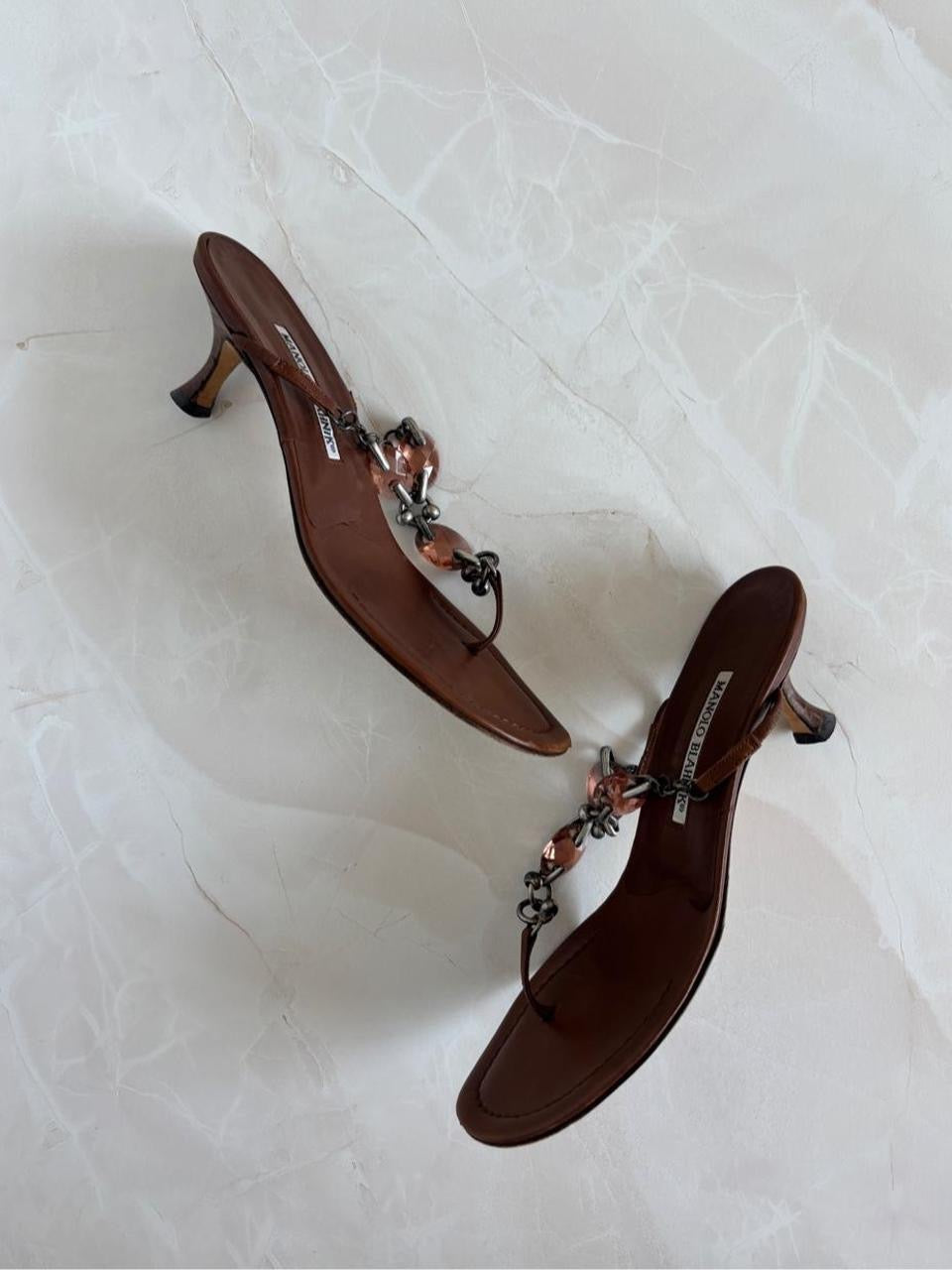 Manolo Blahnik EU 38 Chocolate Brown Leather Thong Sandal Kitten Heel