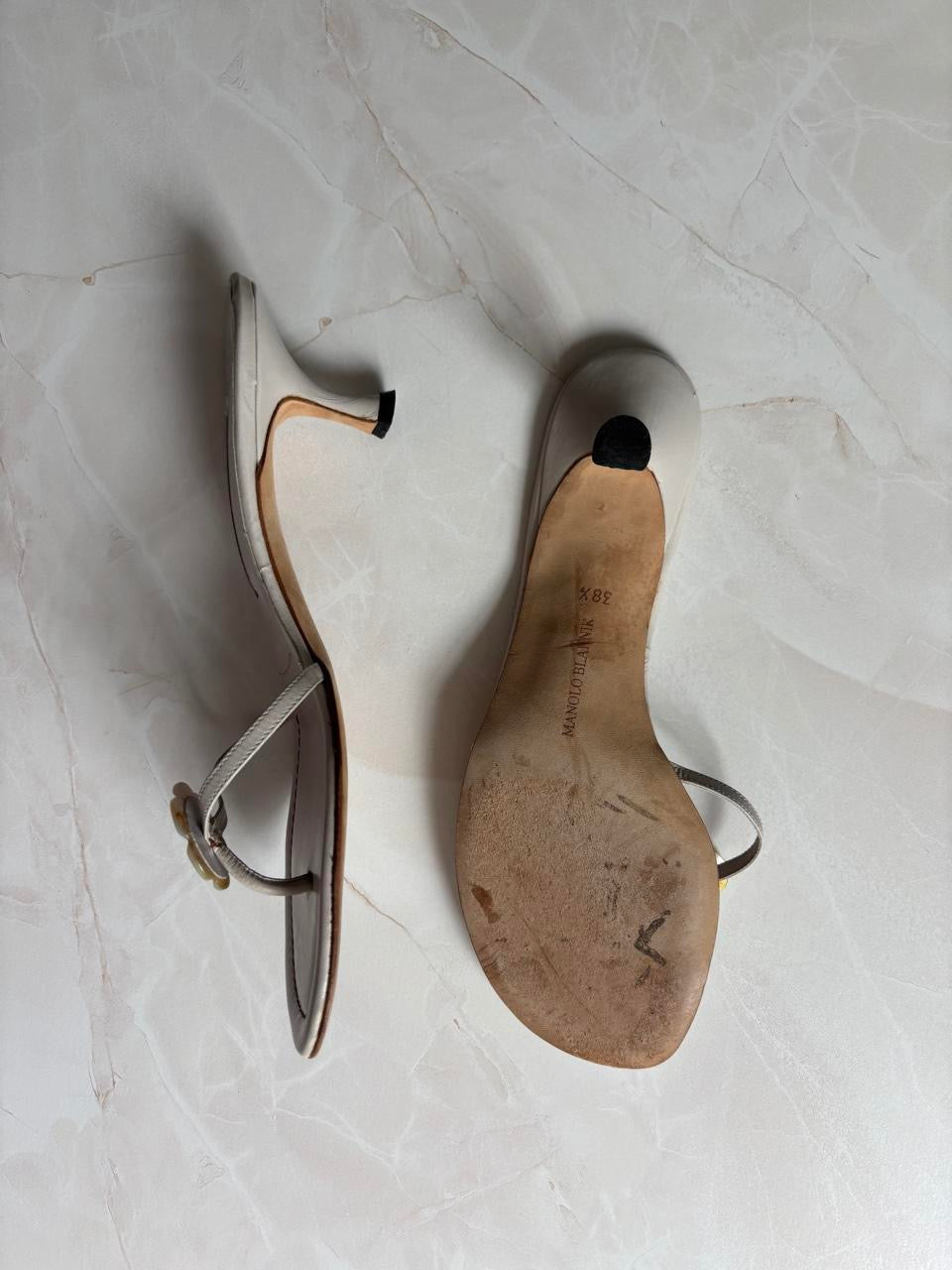 Manolo Blahnik EU 38.5 Ivory Leather Thong Sandal