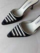 Manolo Blahnik EU 38 Black Suede Lace Up Pointed Toe Kitten Heel Mule