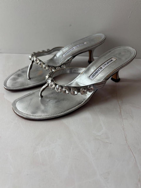 Manolo Blahnik EU 39 Silver Leather Crystal Thong Kitten Heel Sandal
