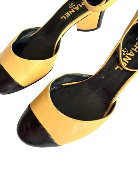 Chanel beige and black cap toe heels (36)