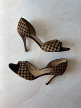Manolo Blahnik EU 38.5 Tan and Black Houndstooth Calf Hair D'Orsay Pump
