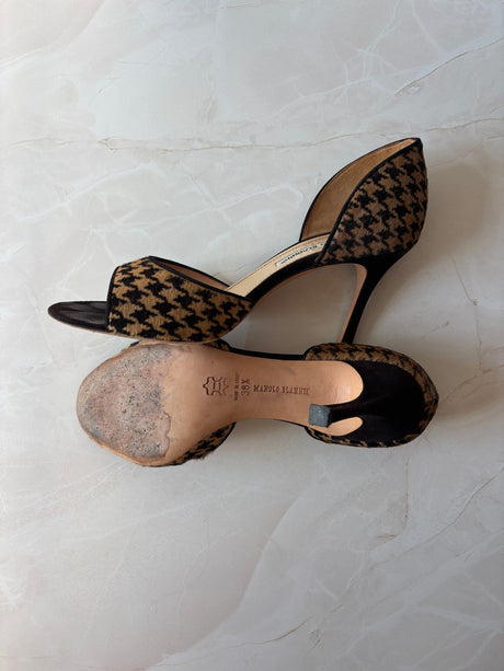 Manolo Blahnik EU 38.5 Tan and Black Houndstooth Calf Hair D'Orsay Pump