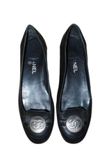 Chanel black leather ballerina flats with silver medallion logo (41)