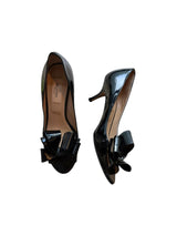 Valentino black patent leather heels with bow details (36.5)