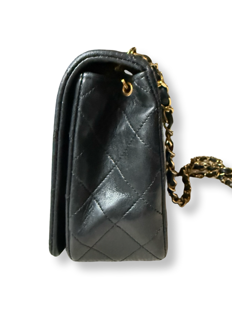 Chanel Vintage Classic Full Flap Black authentic 1980s lambskin gold hardware