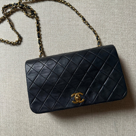 Chanel Vintage Classic Full Flap Black authentic lambskin 24k gold hardware