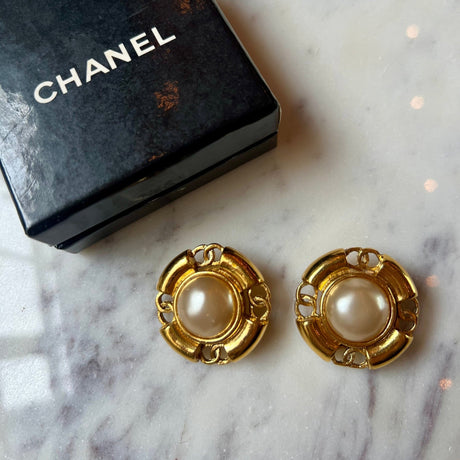 Chanel Vintage 90s Gold & Pearl earrings cc mak round 