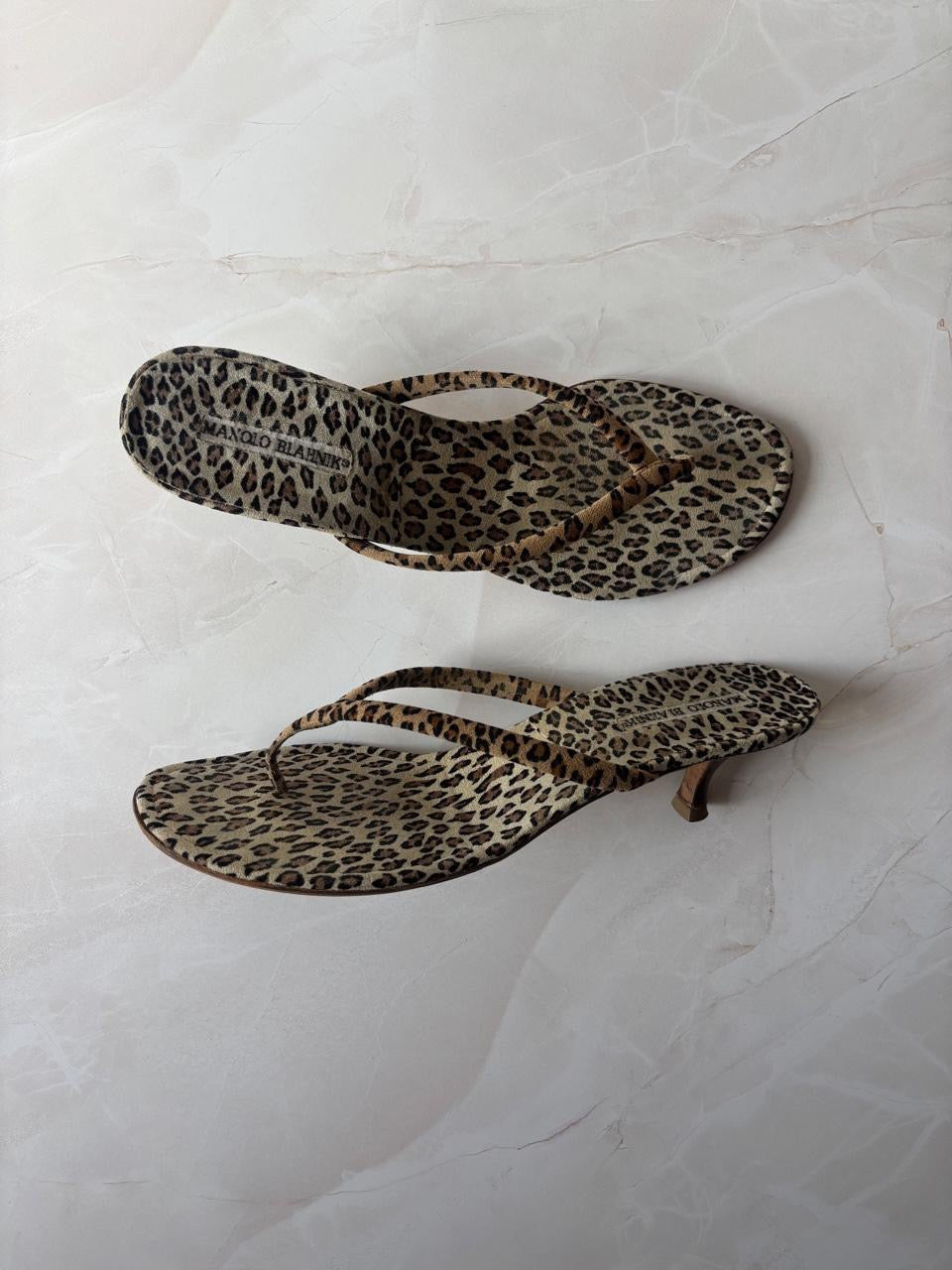 Manolo Blahnik EU 41 Leopard Print Suede Thong Kitten Heel Sandal