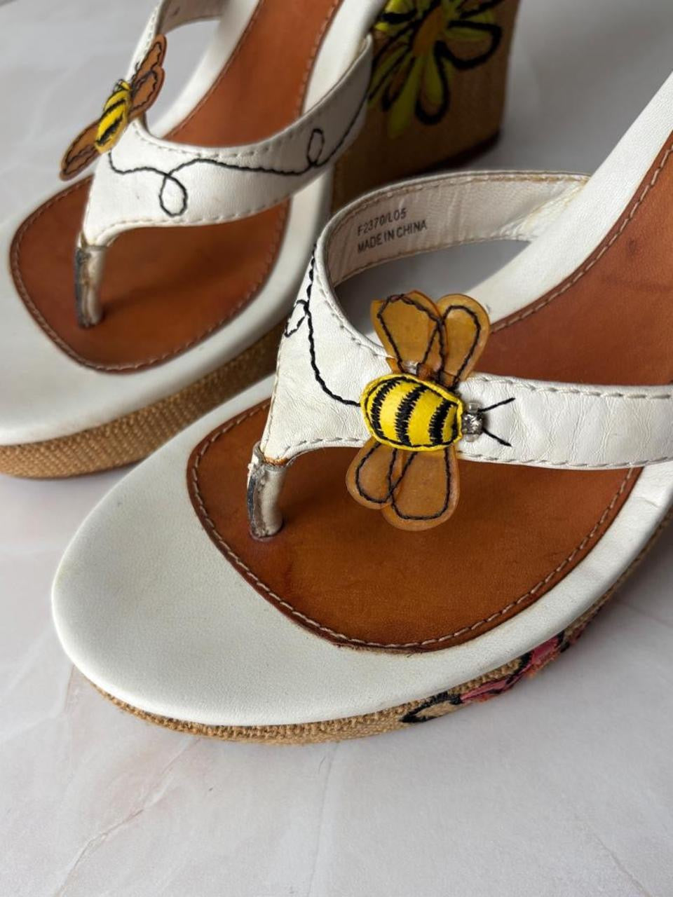 Coach US 7.5 Rare Burlap-wrapped Wedge Thong Sandal with Bee Motif