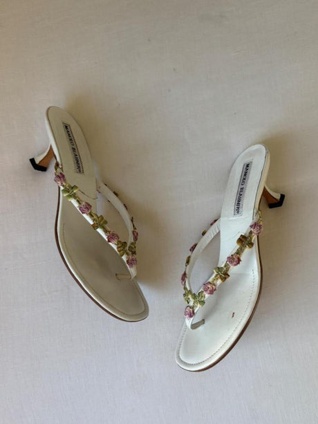 Manolo Blahnik EU 36 White Leather Floral Thong Kitten Heel Sandal