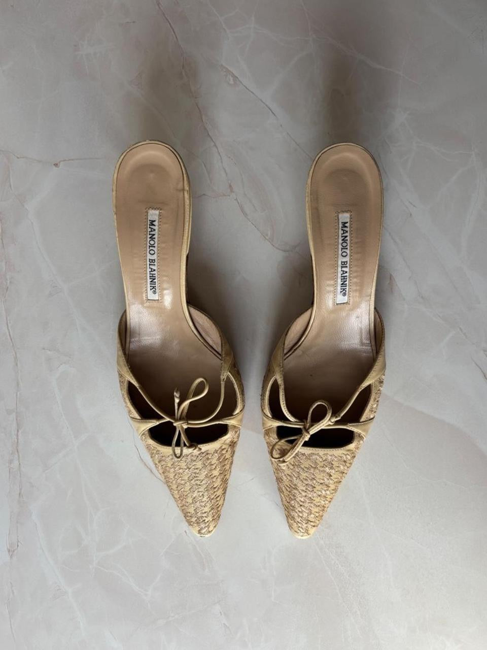 Manolo Blahnik EU 40.5 Cream Houndstooth Embroidered Pointed Toe Kitten Heel Mule