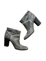Chanel grey distressed suede and shearling boots (37)