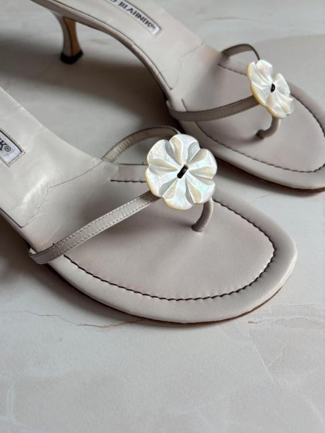 Manolo Blahnik EU 38.5 Ivory Leather Thong Sandal