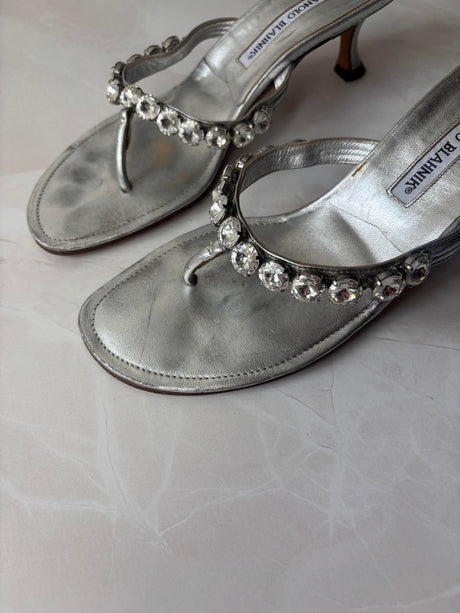Manolo Blahnik EU 39 Silver Leather Crystal Thong Kitten Heel Sandal