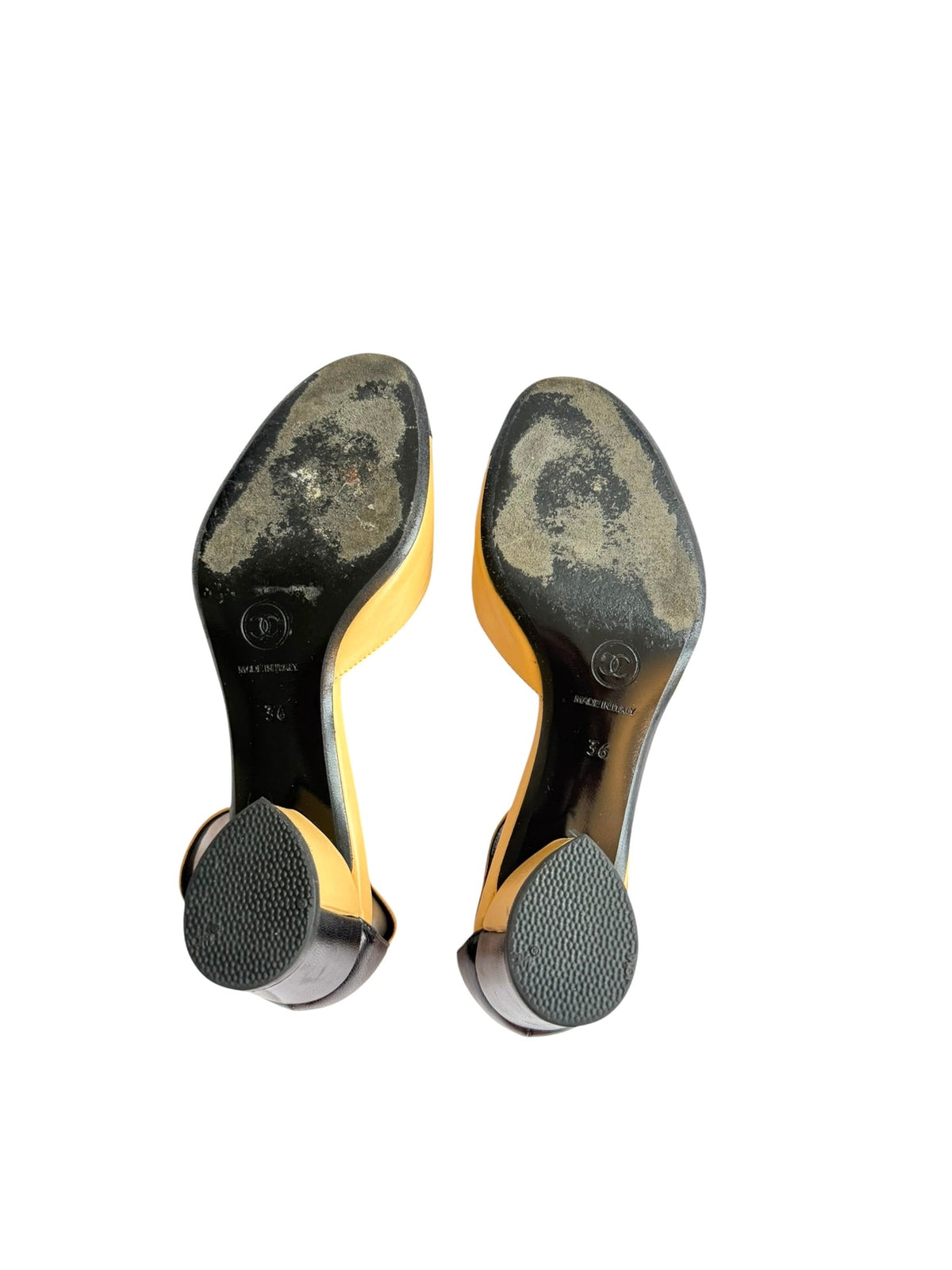 Chanel beige and black cap toe heels (36)