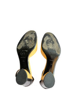 Chanel beige and black cap toe heels (36)