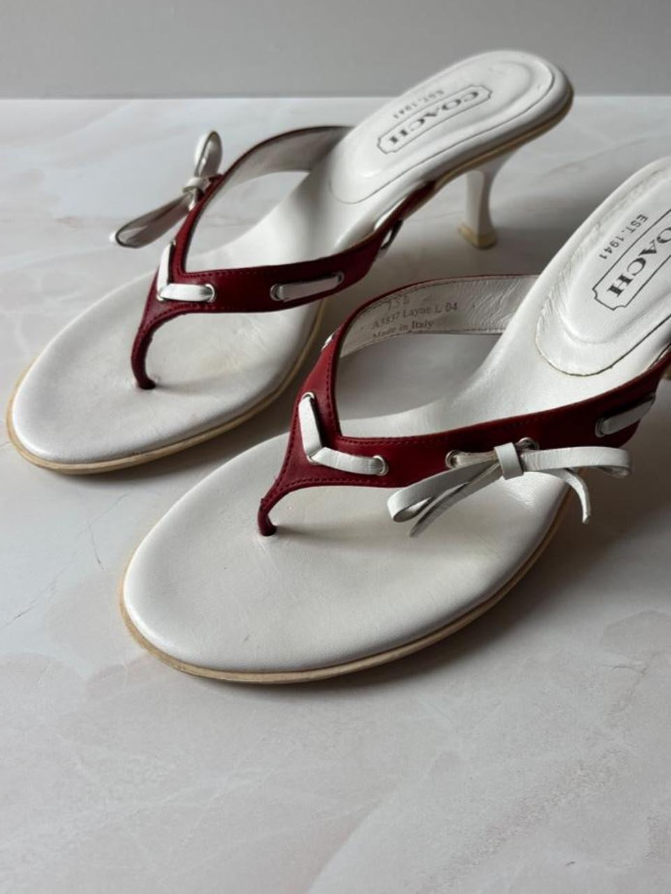 Coach US 7.5 White Leather Red Thong Sandal